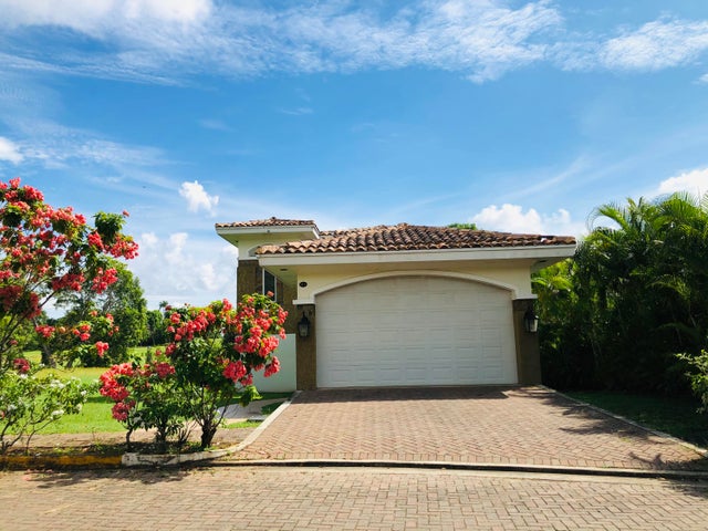 Luxurious Living in Tucán Country Club